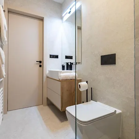 Alure Residences 9 & 24h Self Check-in, Private Parking In Front Of The Building Included, New Building, Terrace, The Building Has Its Own Park With A And Outdoor Fitness, Children's Playground, Center Banska Bystrica