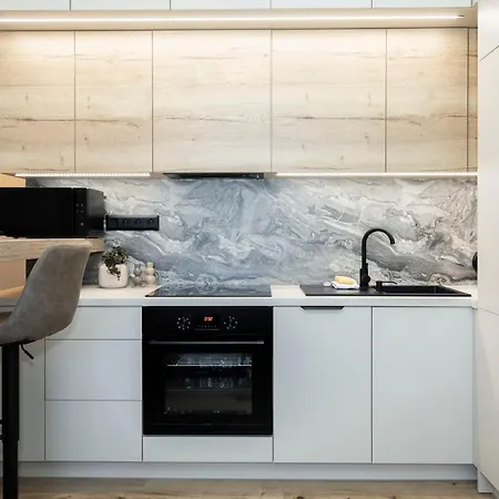 Apartamento Alure Residences 9 & 24h Self Check-in, Private Parking In Front Of The Building Included, New Building, Terrace, The Building Has Its Own Park With A And Outdoor Fitness, Children's Playground, Center Banská Bystrica