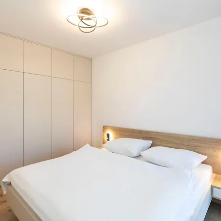 Alure Residences 9 & 24h Self Check-in, Private Parking In Front Of The Building Included, New Building, Terrace, The Building Has Its Own Park With A And Outdoor Fitness, Children's Playground, Center Banská Bystrica