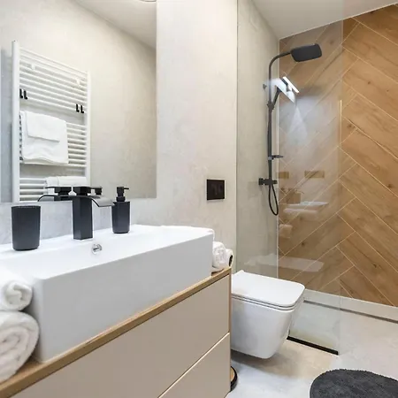 Alure Residences 9 & 24h Self Check-in, Private Parking In Front Of The Building Included, New Building, Terrace, The Building Has Its Own Park With A And Outdoor Fitness, Children's Playground, Center