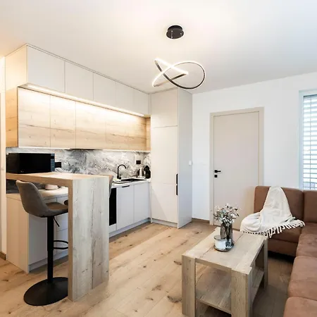 Apartment Alure Residences 9 & 24h Self Check-in, Private Parking In Front Of The Building Included, New Building, Terrace, The Building Has Its Own Park With A And Outdoor Fitness, Children's Playground, Center