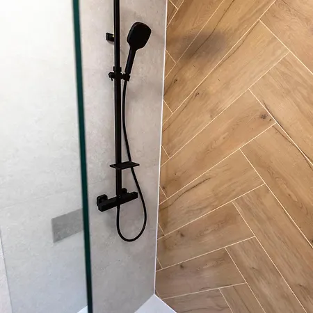 Apartamento Alure Residences 9 & 24h Self Check-in, Private Parking In Front Of The Building Included, New Building, Terrace, The Building Has Its Own Park With A And Outdoor Fitness, Children's Playground, Center Banská Bystrica