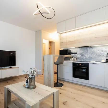 Alure Residences 9 & 24h Self Check-in, Private Parking In Front Of The Building Included, New Building, Terrace, The Building Has Its Own Park With A And Outdoor Fitness, Children's Playground, Center * Banska Bystrica